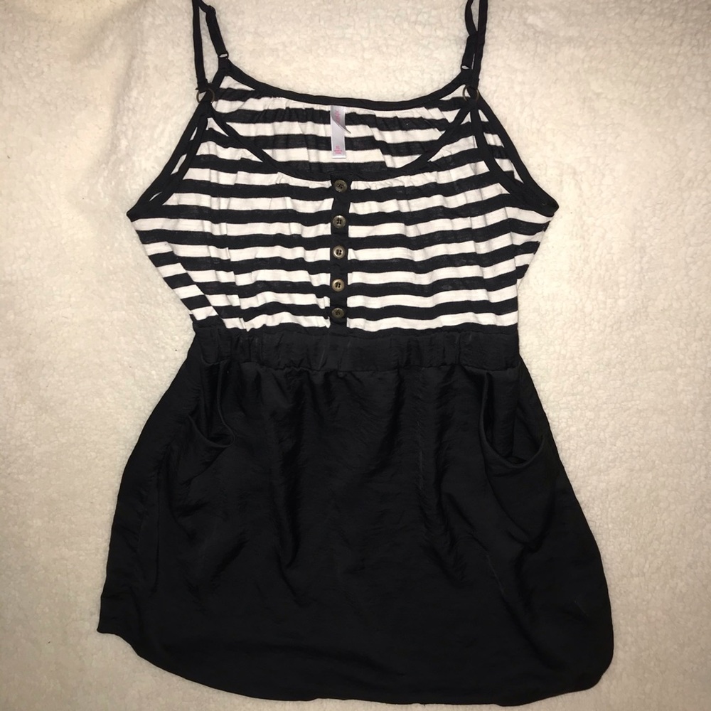 Xhilaration dress with pockets